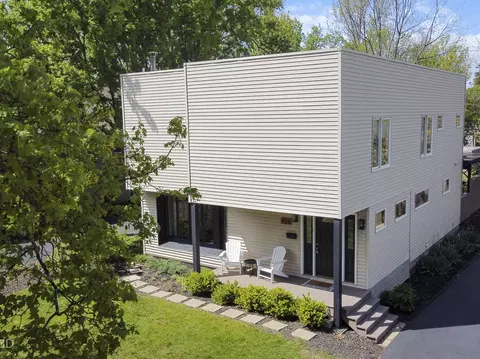 426 E Sunnyside Ave, Libertyville, IL 60048