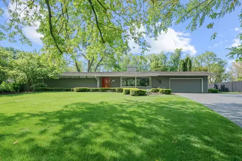 161 Harbor Dr, Lake Barrington, IL 60010