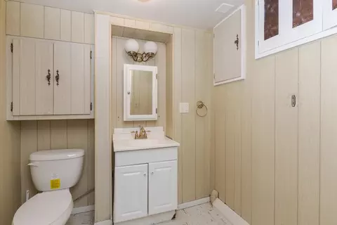 Bath - 504 Delmar Ln, Bloomington, IL 61701 photo 3 of 3