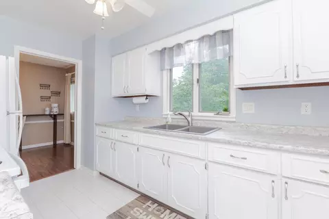 Kitchen - 504 Delmar Ln, Bloomington, IL 61701 photo 4 of 4