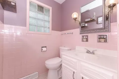 Bath - 504 Delmar Ln, Bloomington, IL 61701 photo 2 of 3
