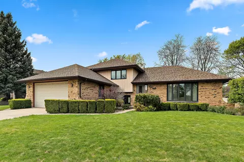 8120 Cherokee Trl, Tinley Park, IL 60477