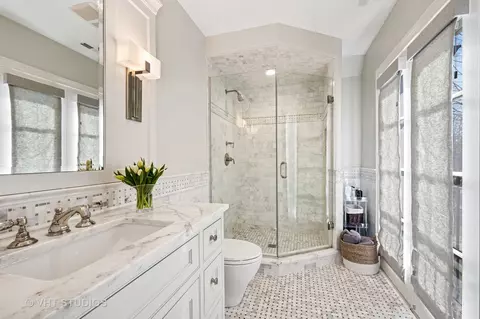 Bath - 509 Washington Ave, Glencoe, IL 60022 photo 4 of 9