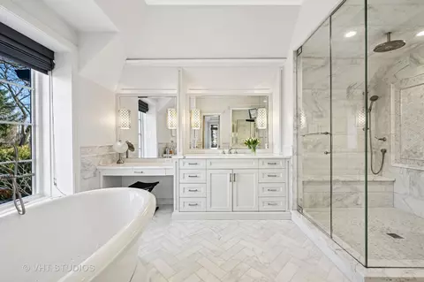 Bath - 509 Washington Ave, Glencoe, IL 60022 photo 1 of 9
