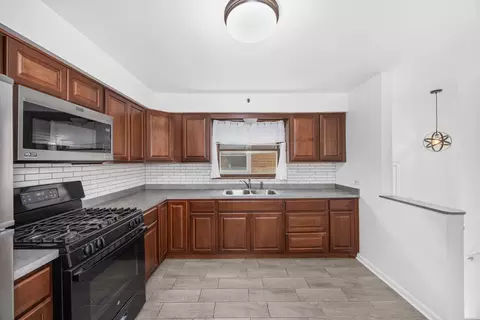 Kitchen - 7744 Major Ave, Burbank, IL 60459 photo 1 of 2