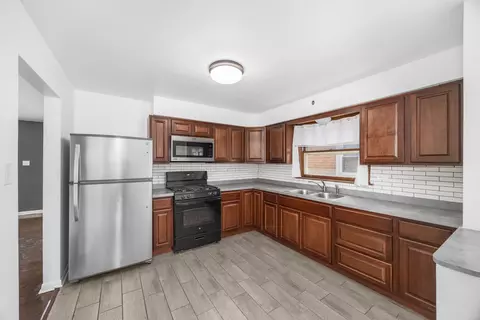 Kitchen - 7744 Major Ave, Burbank, IL 60459 photo 2 of 2