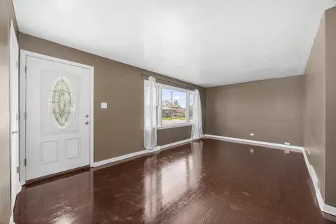 Living - 7744 Major Ave, Burbank, IL 60459 photo 1 of 3