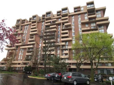 465 W Dominion Dr #1003, Wood Dale, IL 60191