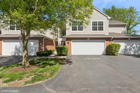 792 Old Checker Rd, Buffalo Grove, IL 60089