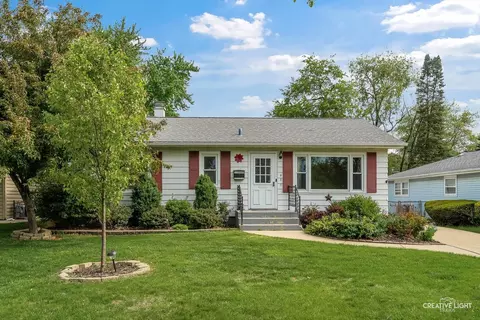 827 Lakewood Pl, Aurora, IL 60506