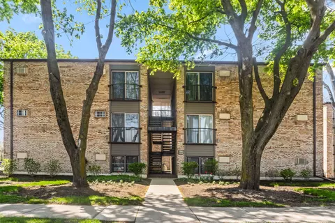 1910 Cherry Ln #124, Northbrook, IL 60062