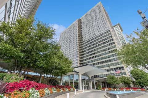 3550 N Lake Shore Dr #2406, Chicago, IL 60657