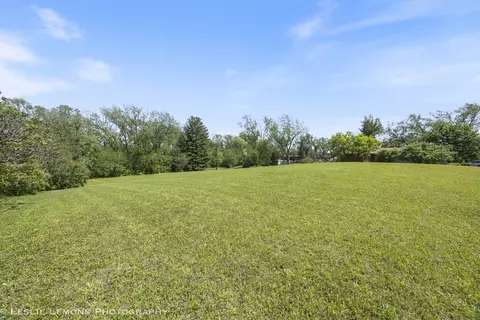 8305 Kearney Rd, Downers Grove, IL 60516