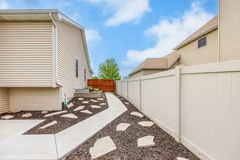 Exterior - 1005 Casey Dr, Minooka, IL 60447 photo 5 of 10