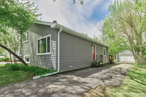782 N Hainesville Rd, Round Lake, IL 60073