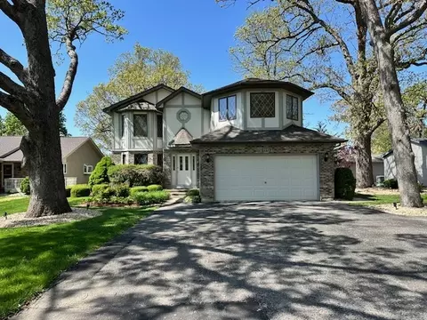 1561 Lake Holiday Dr, Lake Holiday, IL 60548