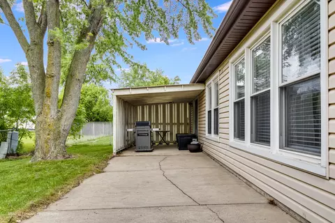 37 W Devon Ave, Glendale Heights, IL 60139 photo 3
