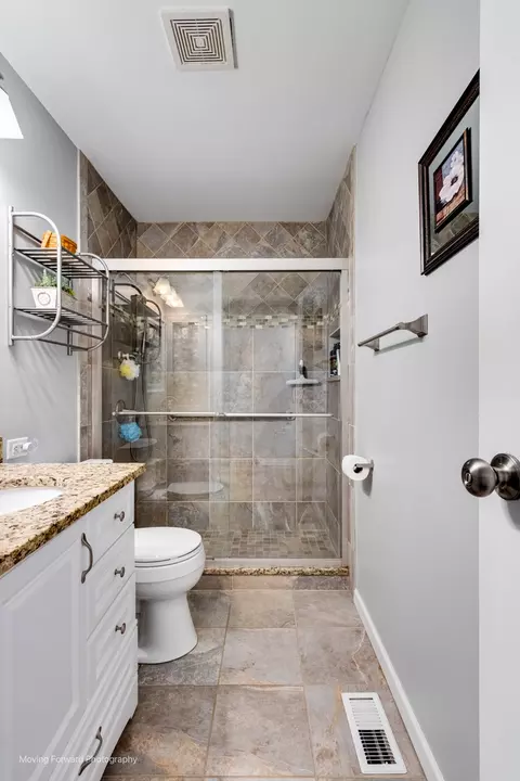 37 W Devon Ave, Glendale Heights, IL 60139 photo 18