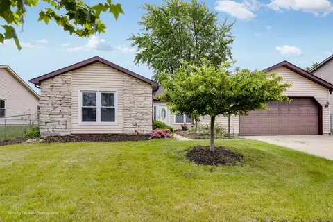37 W Devon Ave, Glendale Heights, IL 60139