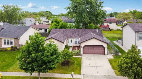 37 W Devon Ave, Glendale Heights, IL 60139 photo 2