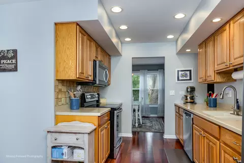 37 W Devon Ave, Glendale Heights, IL 60139 photo 9