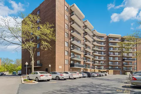 711 S River Rd #503, Des Plaines, IL 60016