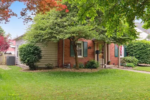 1513 E Olive St, Bloomington, IL 61701 photo 2