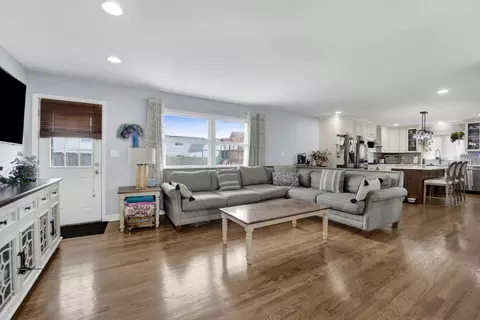 Other - 884 Arnold Ct, Des Plaines, IL 60016 photo 1 of 8