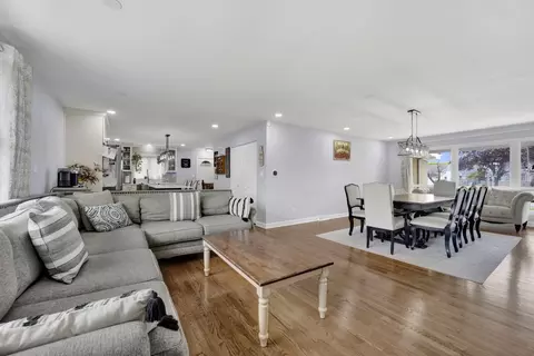 Living - 884 Arnold Ct, Des Plaines, IL 60016 photo 1 of 1