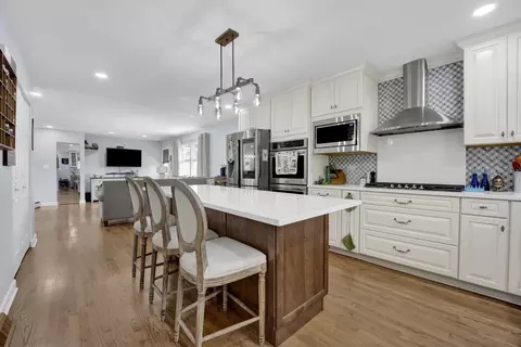 Kitchen - 884 Arnold Ct, Des Plaines, IL 60016 photo 1 of 4