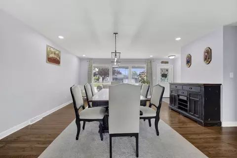 Dining - 884 Arnold Ct, Des Plaines, IL 60016 photo 3 of 3