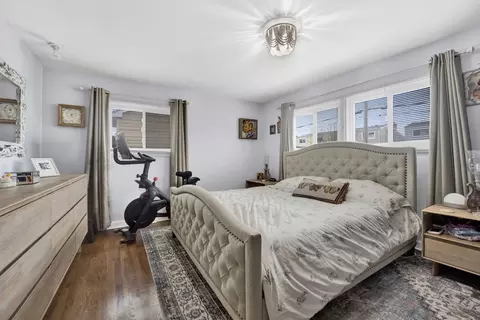 Bedroom - 884 Arnold Ct, Des Plaines, IL 60016 photo 2 of 5