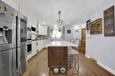 Kitchen - 884 Arnold Ct, Des Plaines, IL 60016 photo 4 of 4