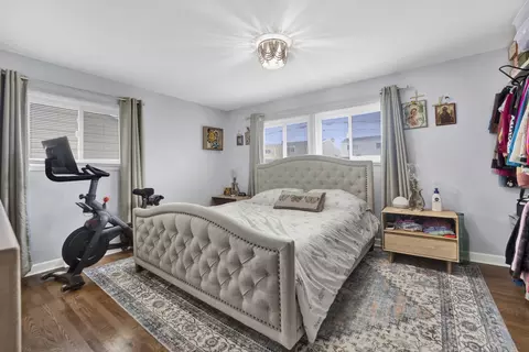 Bedroom - 884 Arnold Ct, Des Plaines, IL 60016 photo 1 of 5