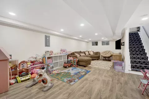 Other - 884 Arnold Ct, Des Plaines, IL 60016 photo 5 of 8