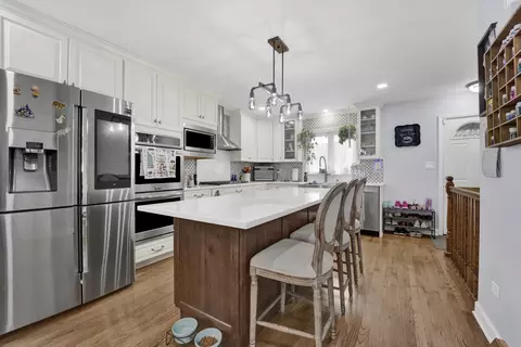 Kitchen - 884 Arnold Ct, Des Plaines, IL 60016 photo 2 of 4