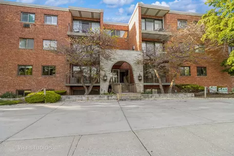 197 W Armitage Ave #102, Elmhurst, IL 60126