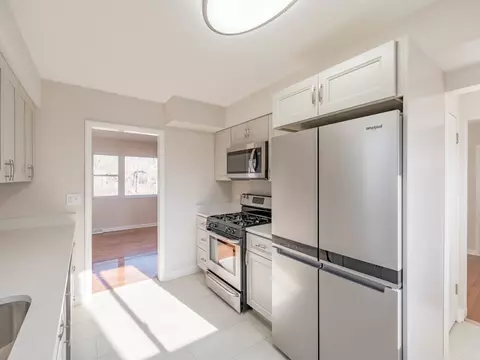 Kitchen - 191 Juneway Ter, Lake Bluff, IL 60044 photo 2 of 2