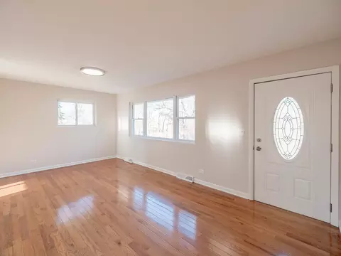 Living - 191 Juneway Ter, Lake Bluff, IL 60044 photo 1 of 1