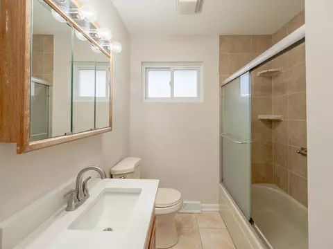 Bath - 191 Juneway Ter, Lake Bluff, IL 60044 photo 1 of 1