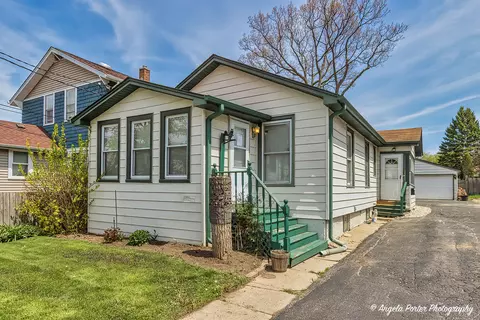 27 S Maple Ave, Waukegan, IL 60085