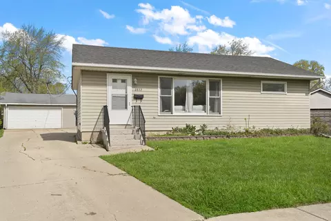 2832 Osage Cir, Waukegan, IL 60087