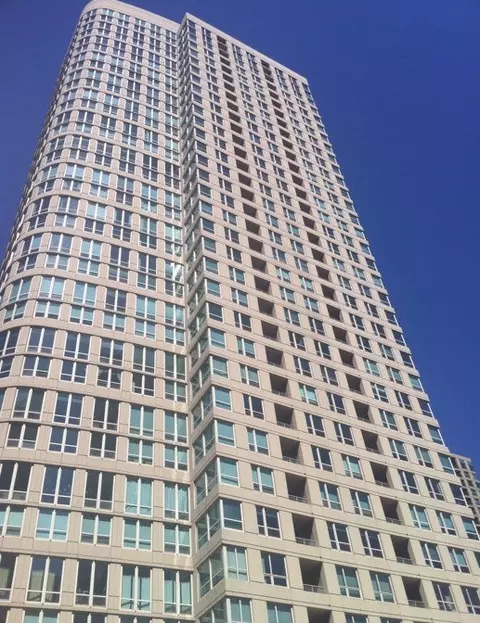 345 N La Salle Dr #3305, Chicago, IL 60654