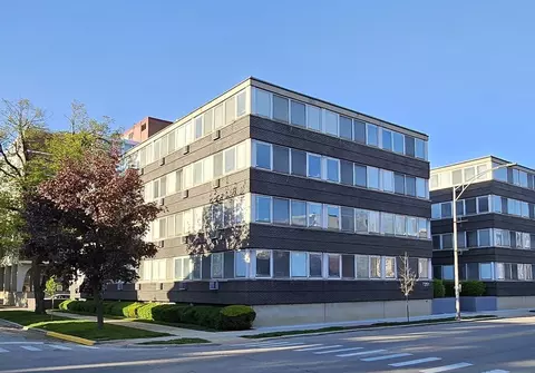 7251 Randolph St #C5, Forest Park, IL 60130