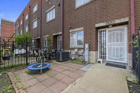 1820 S Melody Ct, Chicago, IL 60616