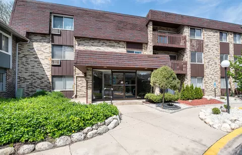 922 E Old Willow Rd #204, Prospect Heights, IL 60070