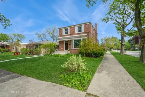 9000 Lincolnwood Dr, Evanston, IL 60203