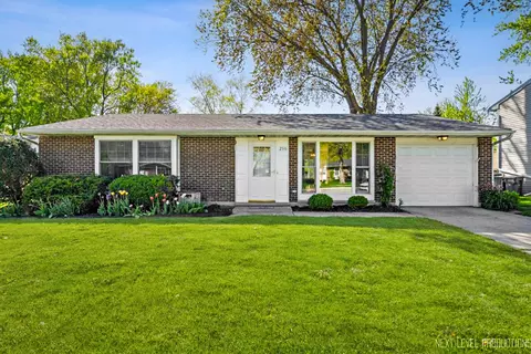 236 Stonehurst Dr, Elgin, IL 60120