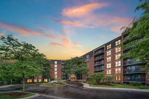 511 Aurora Ave #413, Naperville, IL 60540
