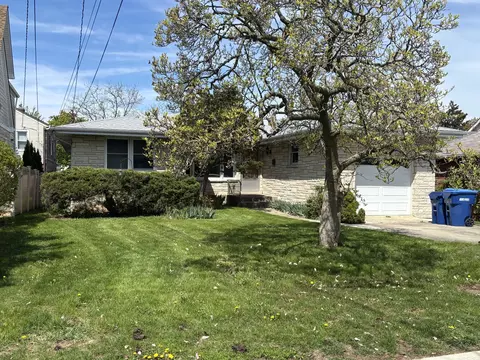 328 Oak Terrace Ave, Highwood, IL 60040